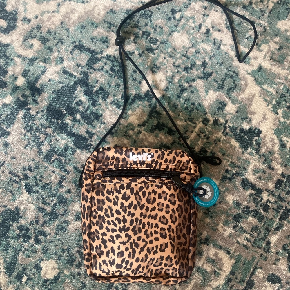 🚨Levi Small Bag NWT